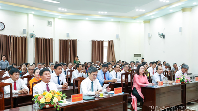 De wijk Ninh Hoa kondigt personeelsbenoemingen aan voor 22 woongroepen.