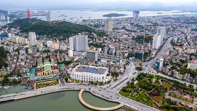 Quang Ninh strives to become an international service and tourism center.