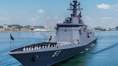 North Korea builds 10,000-ton warship, advancing naval nuclearization.