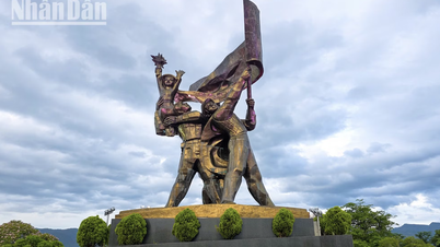 Vietnam dan Prancis bergandengan tangan menjadikan Dien Bien Phu sebagai simbol harapan dan perdamaian.