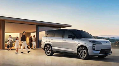 BYD Denza N8L รุ่นปี 2027 มีราคาเริ่มต้นที่กว่า 1.1 พันล้านดอง และสามารถวิ่งได้ 430 กิโลเมตรต่อการชาร์จหนึ่งครั้งโดยไม่สิ้นเปลืองน้ำมันมากเกินไป