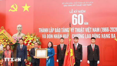 Het Vietnamees Museum voor Schone Kunsten viert zijn 60-jarig jubileum en ontvangt de Arbeidersorde.