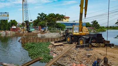 Pembinaan sedang giat dijalankan di Jambatan Emas 1 di atas Sungai Da Do.