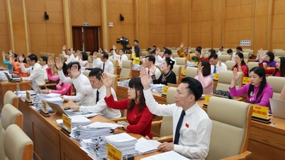 اختتام الدورة الرابعة للمجلس الشعبي الإقليمي الثامن عشر: الموافقة على 25 قراراً هاماً.