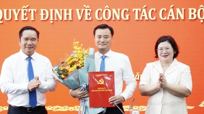 De heer Bui Xuan Cuong is de secretaris van het partijcomité van de wijk Saigon.