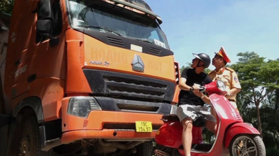Divulgando a mensagem de segurança rodoviária por meio de um vídeo de alerta sobre os pontos cegos dos caminhões.