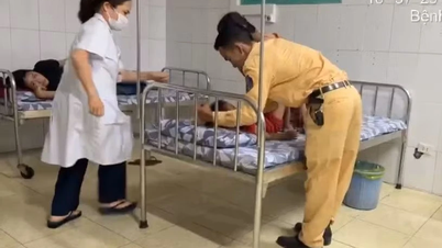 A polícia de trânsito auxiliou no transporte de uma criança que estava sofrendo uma convulsão para o hospital a tempo de receber atendimento de emergência.