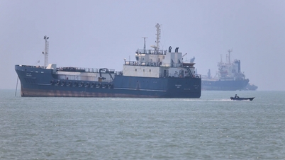 Perserikatan Bangsa-Bangsa mengevakuasi 11.000 pelaut yang terdampar di Selat Hormuz.