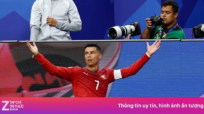 Ibrahimovic: 'Ronaldo trở lại từ đâu?'