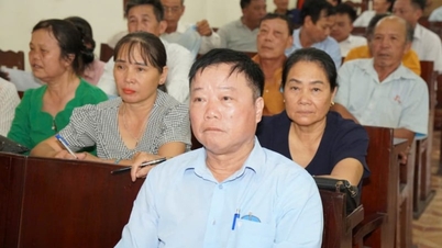 La reciente fusión de aldeas y zonas residenciales en la recién creada provincia de Hung Yen (anteriormente provincia de Thai Binh), en la comuna de Ngu Thien, centra su atención intensamente en estos dos días.