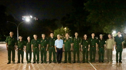 Hoa Hung Mahallesi Gaziler Derneği, Le Thi Rieng Parkı'nda şehit düşen askerlerin naaşlarının aranması ve toplanmasında aktif olarak işbirliği yapmaktadır.