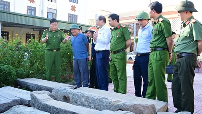 Nach der erfolgreichen Aufklärung des Diebstahls antiker Brückensteine ​​gab Oberst Bui Trung Thanh die Artefakte persönlich zurück.