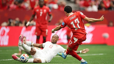 Schweiz mot Kanada 1-0 (Halvtid): Vargas gör målskyttet för Schweiz.