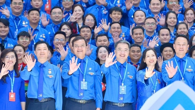 Vietnamin nuorisoliiton 13. kansalliskongressin juhlallisen istunnon avajaiset.