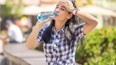 3 principes voor het drinken van water om uitdroging op warme dagen te voorkomen.