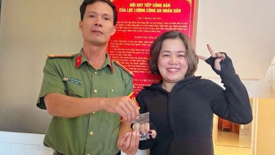 Menemukan kalung emas, sedang mencari pemiliknya untuk mengembalikannya.