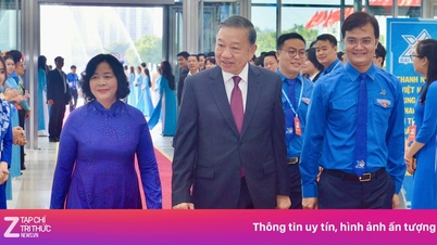 Algemeen secretaris en voorzitter To Lam woont het 13e Nationale Congres van de Vietnamese Jeugdunie bij.