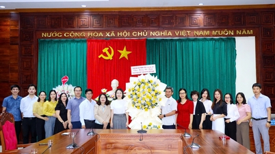 Lãnh đạo Văn phòng UBND tỉnh và các đơn vị chúc mừng Cổng thông tin điện tử tỉnh nhân Ngày Báo chí Cách mạng Việt Nam