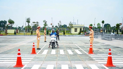 Thai Nguyen: Rozpoczęcie kampanii mającej na celu szkolenie w zakresie bezpiecznej jazdy motocyklem i skuterem w okręgu Van Xuan.