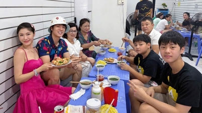 Penyanyi Dang Khoi sangat menyukai hidangan khas Nha Trang ini; dia selalu mencicipinya setiap kali berkunjung ke sana.