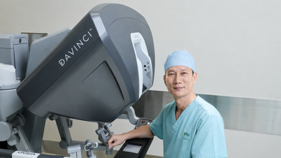 Læger på FV Hospital brugte en robot til at fjerne en nyretumor, hvilket overraskede den australske patient, fordi det var smertefrit.