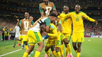Südkoreas Tor wurde kläglich verfehlt, während Südafrika mit 1:0 gewann und damit zum ersten Mal die Gruppenphase überstand.