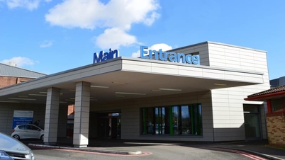 Hospitais britânicos declaram estado de emergência devido ao calor extremo.
