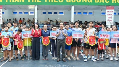 Hơn 150 vận động viên thi đấu môn cầu lông tại Đại hội Thể dục thể thao phường Nha Trang