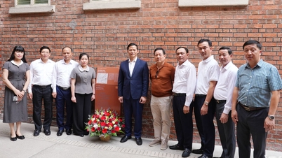 タイグエン省からの代表団は、中国の太館史跡でホー・チ・ミン主席に敬意を表した。
