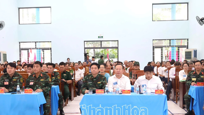 Opening ceremony of the 2026 combined civil defense and combat exercise in Nha Trang ward.