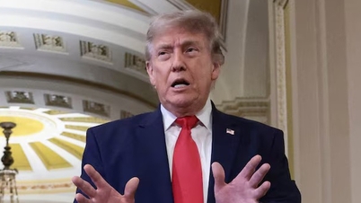 Trump tvrdí, že Írán neúčtuje poplatky za lodě proplouvající Hormuzským průlivem.