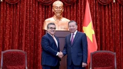 เลขาธิการและประธานพรรค โต ลาม ให้การต้อนรับเอกอัครราชทูตปาเลสไตน์ ซาอาดี ซาลามา