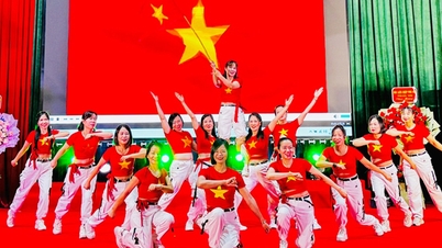 Bac Ninh: Živá výměna „Tanec zdraví a krásy“ oslavuje úspěch 14. Národního kongresu žen.