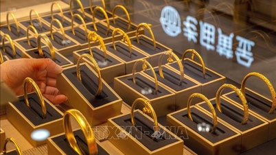 Bank-bank utama China secara kolektif telah menghentikan perdagangan emas individu.