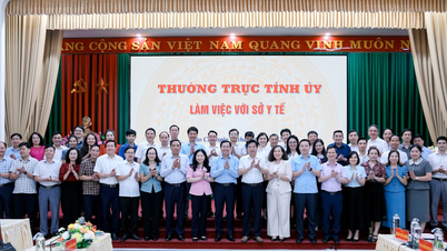 Provinzparteisekretär Duong Quoc Huy: Die Qualität der medizinischen Untersuchung und Behandlung weiter verbessern und Maßnahmen zur Gewinnung und Bindung hochspezialisierter Ärzte umsetzen.