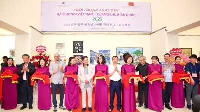 ពិធីបើកការតាំងពិព័រណ៍ផ្លាស់ប្តូរសិល្បៈហៃផុង-ក្វាងជូ