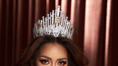 Frøken Ngoc Chau feirer 4-årsjubileet for kroningen sin som Miss Universe Vietnam 2022 med Vinawoman-kronen.