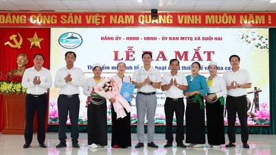 Gmina Suoi Hai uruchamia klub Yen Hong Muong Gong i honoruje 24 wzorowe rodziny kulturalne.