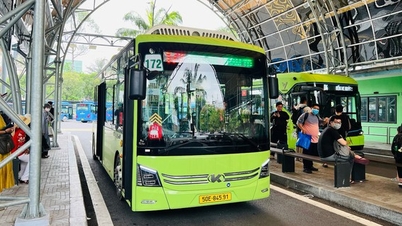 Ho Chi Minh City invests in 4 multi-story parking garages at major bus stations.