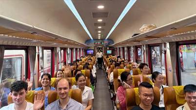 La ferrovia mette a disposizione treni dedicati per trasportare medici e personale sanitario alla seconda struttura dell'ospedale Bach Mai.