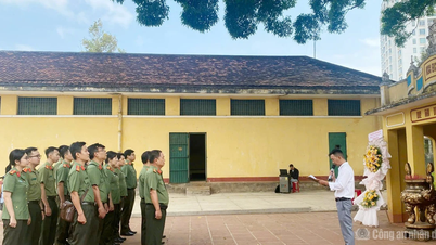 Garantire la sicurezza nella città centrale della regione del delta del Mekong.