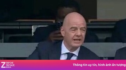 Chủ tịch FIFA 'phân thân' xem 2 trận World Cup cùng giờ