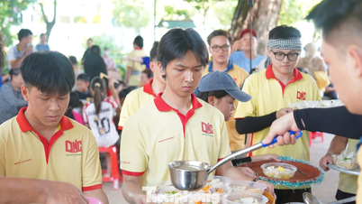 Tiệm mì yêu thương ấm lòng bà con vùng biên