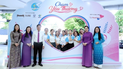 Het Centraal Comité van de Vietnamese Vrouwenbond hield op 28 juni een bijeenkomst ter gelegenheid van de Vietnamese Familiedag: "Aanraken met liefde - Geluk opbouwen".