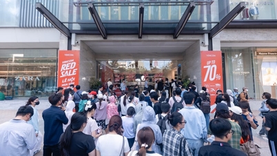 A Vincom Red Sale 2026 dá início à grande corrida de compras de verão com uma série de descontos de até 70%.