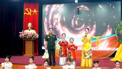 O bairro de Viet Hung promove o valor de uma família com valores culturais na era digital.