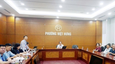 Viet Hung Ward tillkännager offentligt kompensations-, stöd- och vidarebosättningspolicyerna för renoveringsprojektet vid Duong-brons korsning.
