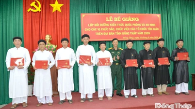Dong Thap: 108 certificaten van voltooiing voor de nationale training in defensie- en veiligheidskennis van 2026 uitgereikt aan religieuze leiders en functionarissen.