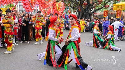 LES COULEURS DU FESTIVAL DU VILLAGE DE TRIEU KHUC