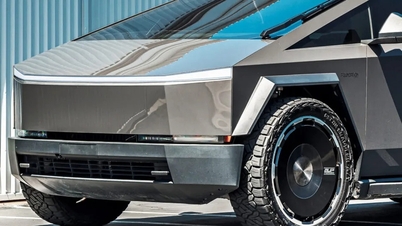 Диски в стиле 70-х годов с «маркировкой Record» на Tesla Cybertruck имеют удивительно высокую цену.